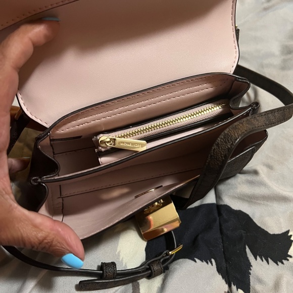 Beautiful micheal kors purse & wallet set - Picture 12 of 13